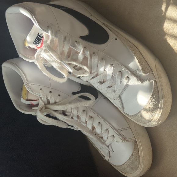 Nike shoes - Picture 1 of 4